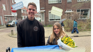 Sunna (16) bloemenwijk verkoper Gouda bijbaan